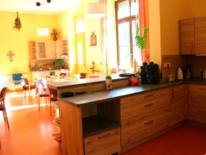 Das Haus Blick von der Küche in den Aufenthaltsraum